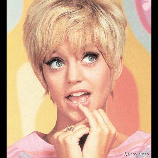 Goldie Hawn destacava o seu olhar bem ao estilo 'Sixties', com delineados pretos bem grossos como este